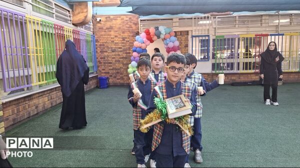 نواخته شدن زنگ مهر و آغاز فعالیت‌های آموزشی در دبستان پسرانه رازی با حضور رئیس سازمان صداوسیما