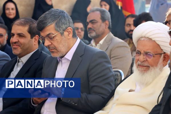 مراسم جشن ملی عاطفه‌ها در دبیرستان دخترانه شهید دکتر پاکنژاد یزد 