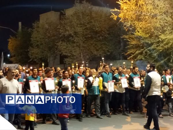 مراسم عزای شام غربت هشتمین آفتاب دل ها، همراه با آیین شمع‌گردانی 