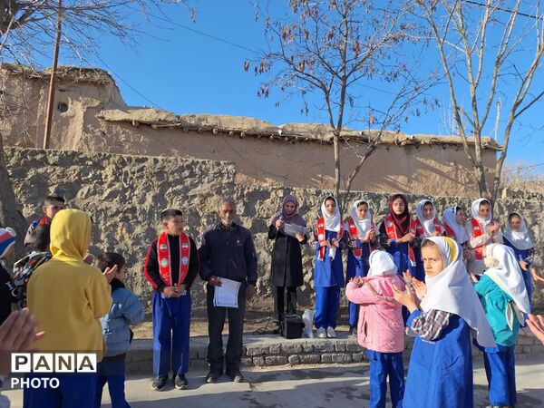 روز بدون کیف در آموزشگاه شهید ذوالفقاری روستای احمد آباد