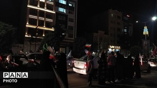پرچم های ایران بر فراز بلوار فضل نیشابور قرار گرفت 