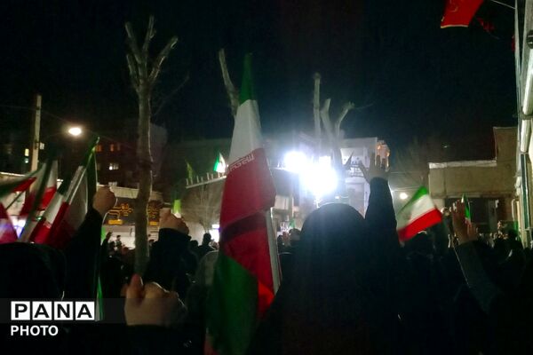 گردهمایی پرشور مردم وفادار و انقلابی چهاردانگه در دفاع از میهن و آرمان های انقلاب