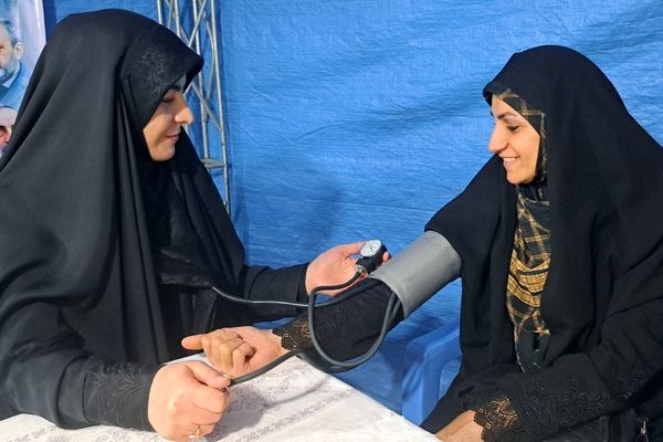 برپایی قرارگاه پزشکی و خدماتی کانون خدمت رضوی در امامزاده حسن کرج 