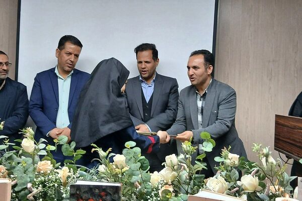 گردهمایی‌ دانش آموزی در هفته کتاب و کتابخوانی
