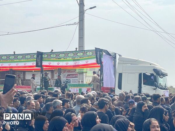 بدرقه ۱۶۸ دانش‌آموز شهید در عزای عمومی هرمزگان