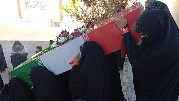 رویداد «لاله‌های روشن» همراه با استقبال از شهید گمنام