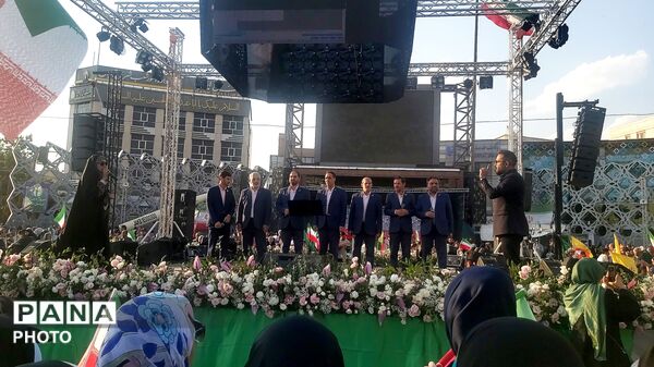 قلب هایی مملو از عشق به ولایت در تهران