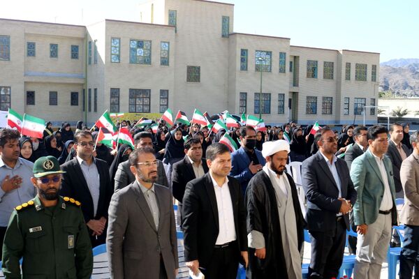 نواختن زنگ انقلاب در شهرستان منوجان