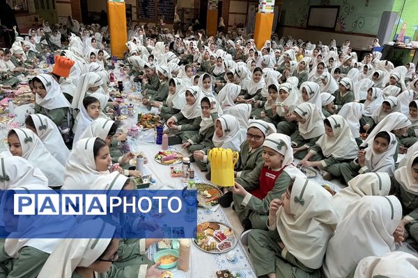 برگزاری مراسم صبحانه سلامت در دبستان نیلوفر رفیعی ناحیه دو شهرری 