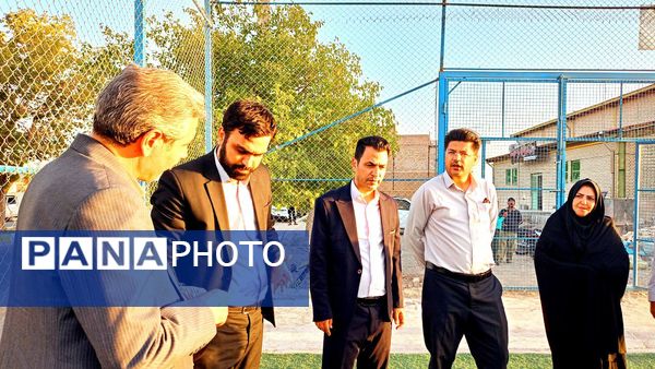 فرماندار کاشمر از سالن و چمن مصنوعی روستای قوژد بازدید کرد
