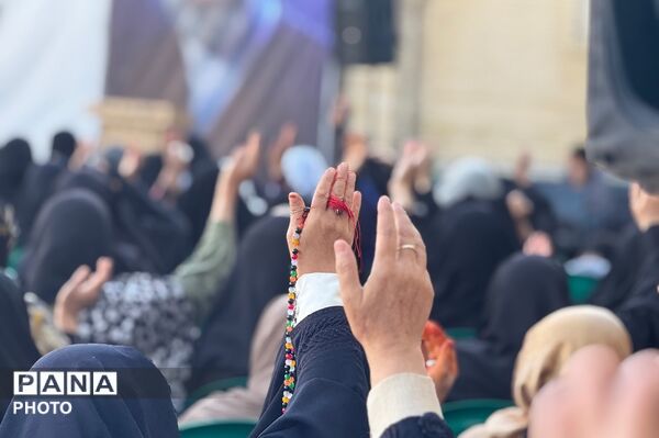 قرائت دعای عرفه با حضور عاشقان در امامزاده عمادالدین رباط‌کریم