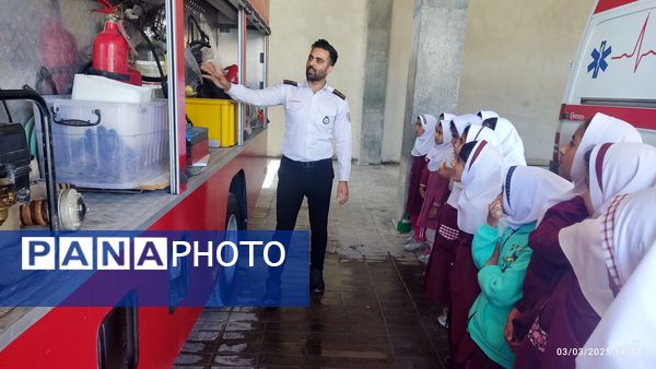 بازدید علمی از ایستگاه آتش‌‌نشانی فین