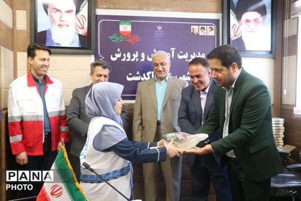 تجلیل از برگزیدگان کشوری پویش‌های «رمضان پویا» و «سفیر سلامت» در پاکدشت