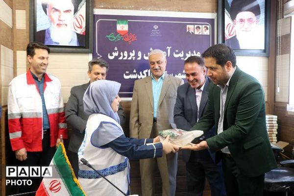 تجلیل از برگزیدگان کشوری پویش‌های «رمضان پویا» و «سفیر سلامت» در پاکدشت