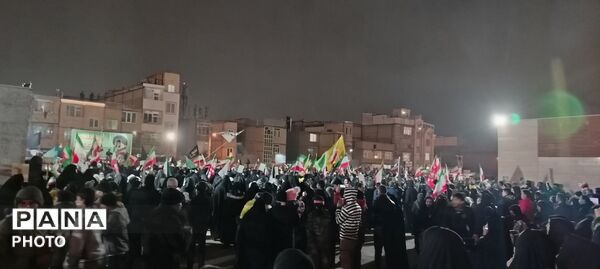 تجمع مردمی در میدان فجر مشهد 