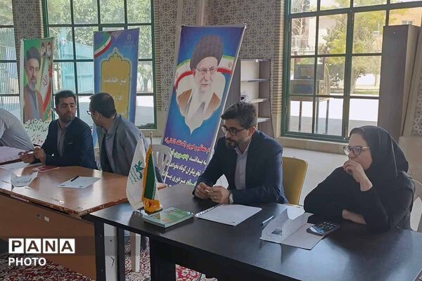 میز خدمت آموزش و پرورش خراسان شمالی در نماز جمعه؛ پاسخگویی مستقیم به مطالبات مردم