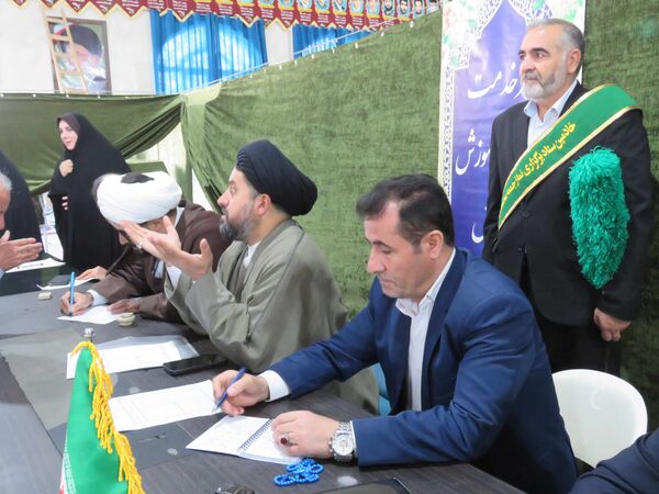 برگزاری میزخدمت آموزش و پرورش در محمدشهر کرج