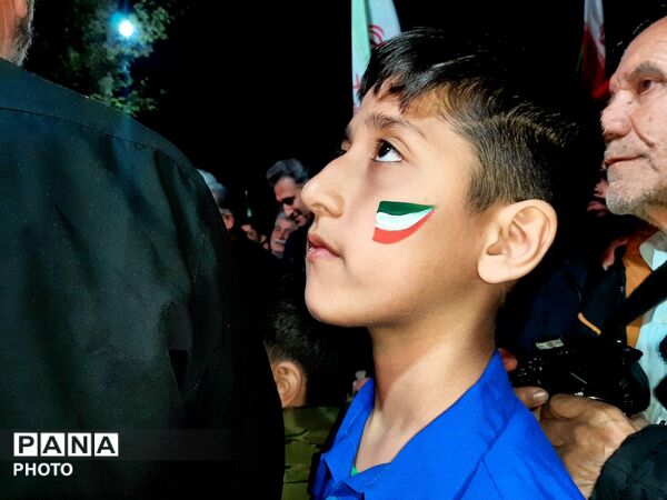نمایش وفاداری گالیکشی‌ها در سی‌امین قرار