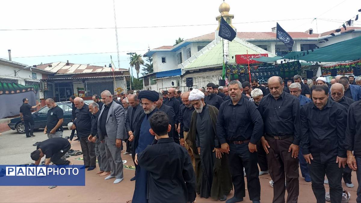 اقامه نماز ظهر عاشورا در محمودآباد 