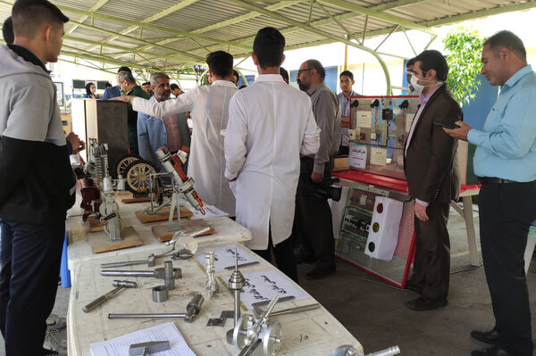 نمایشگاه آثار هنری هنرستان‌ها به‌مناسبت هفته مشاغل 