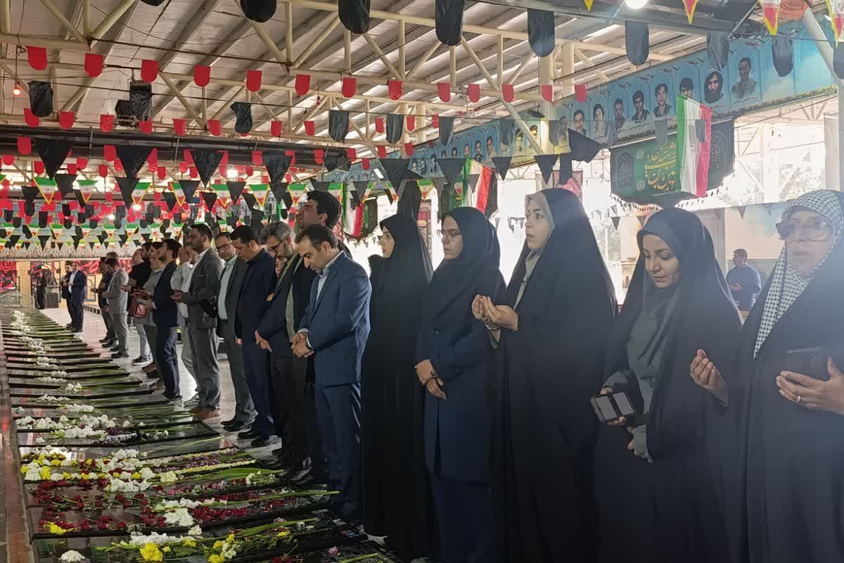 بیعت معلمان و مسئولین آموزش و پرورش ملارددر هفته معلم در گلزار شهدا با شهدا