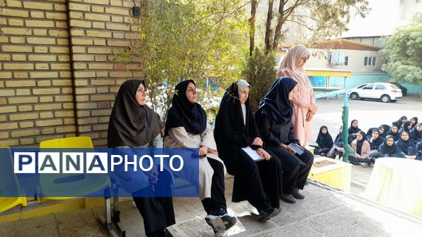 نواختن زنگ آغاز سال تحصیلی در دبیرستان شاهد شهید کلانتری همزمان با سراسر کشور 