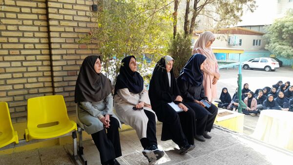 نواختن زنگ آغاز سال تحصیلی در دبیرستان شاهد شهید کلانتری همزمان با سراسر کشور 