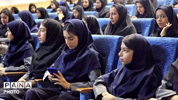 دختران آینده ساز فارسان در مسیر یادگیری و مسئولیت پذیری