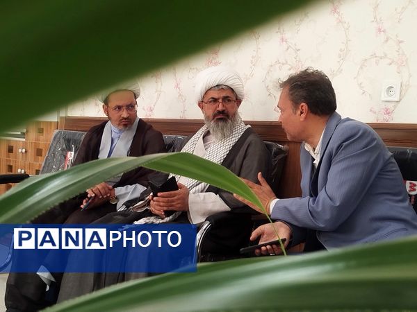 بازدید مدیر آموزش و پرورش و امام جمعه کاشمر از دبیرستان امام خمینی (ره) کاشمر 