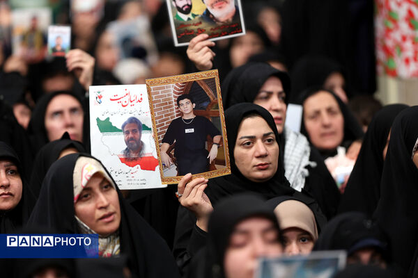 دیدار اقشار مردم با رهبر انقلاب به مناسبت چهل‌وهفتمین سالگرد پیروزی انقلاب اسلامی