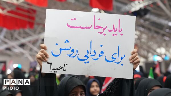 هم‌صدایی سه هزار دانش‌آموز اصفهانی در پویش ملی باید برخاست 