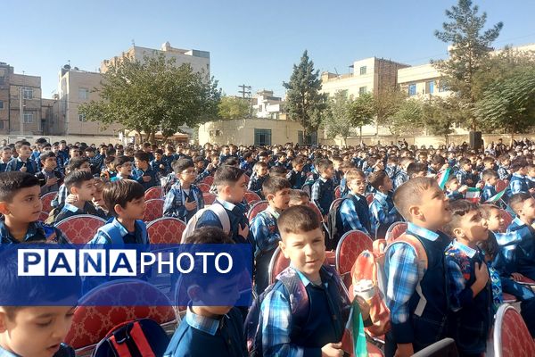 نواختن زنگ بازگشایی مدارس در دبستان علی بن ابیطالب(ع) باقرشهر