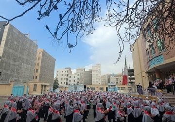 جشن پیروری انقلاب اسلامی در دبستان شهید آقچه‌لو رباط‌کریم