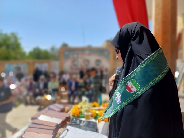 نواختن زنگ سپاس معلم در دبستان دخترانه شاهد نرگس