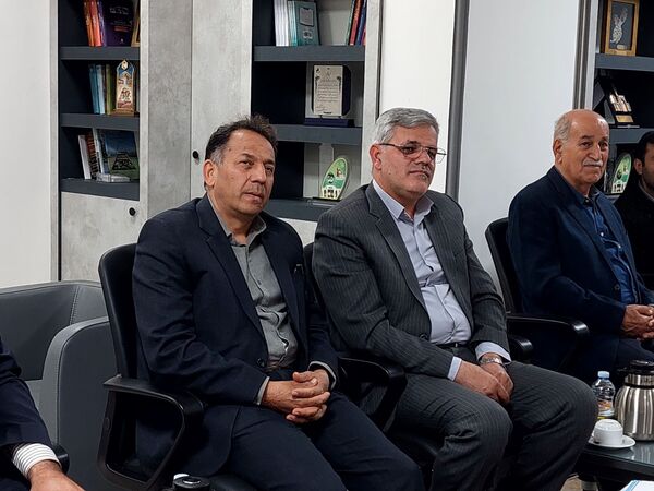 نشست مشترک مجامع خیرین مدرسه ساز خراسان رضوی با رئیس جامعه خیرین مدرسه ساز کشور