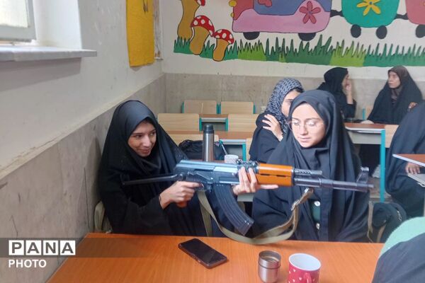 طلایه داران فردا، هویت بخشی، بصیرت افزایی و انسجام گروهی