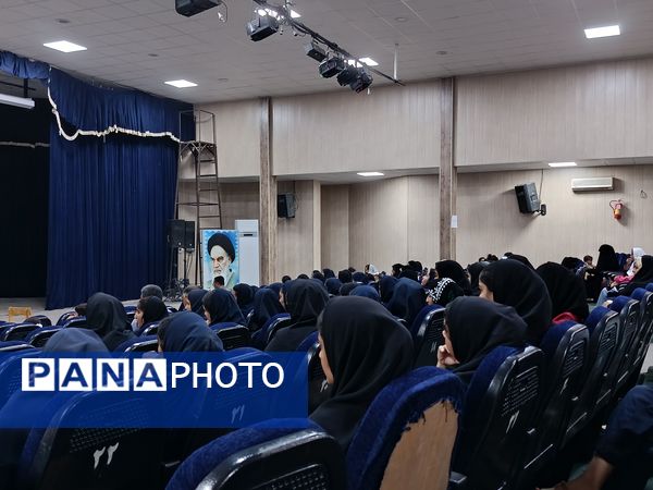 جشن میلاد حضرت زینب(س) و روز پرستار در سالن ارشاد حاجی‌آباد