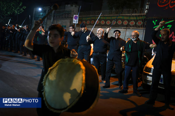 مراسم عزاداری شب تاسوعای حسینی در میدان منیریه تهران