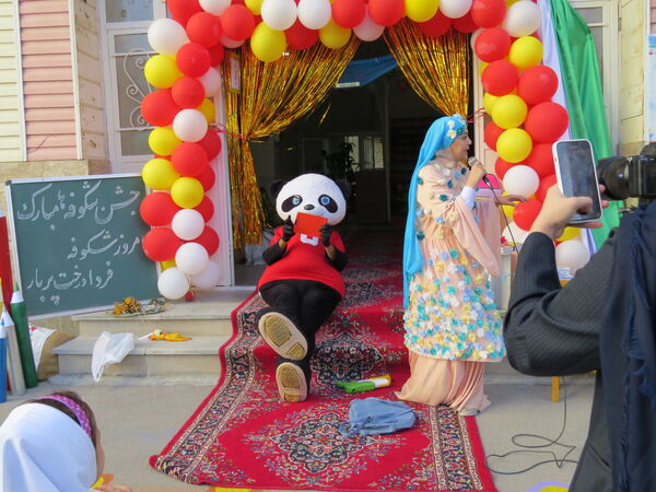 جشن شکوفه ها مدرسه ۱۷شهریور