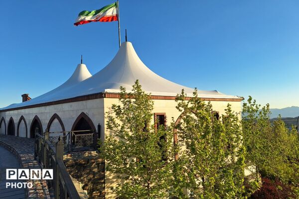 مراسم روز عرفه در جوار شهدای گمنام در پردیس