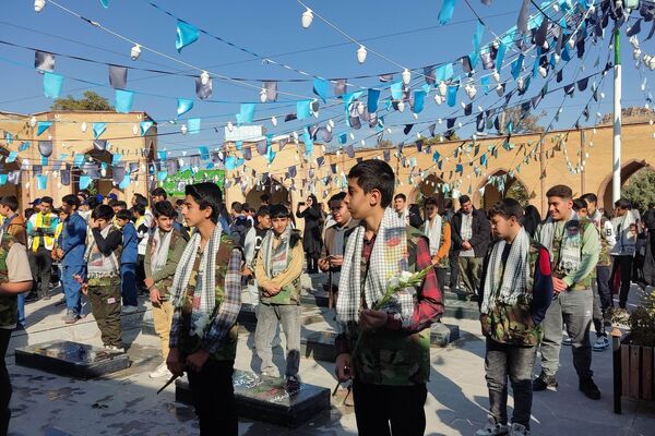 تجدید میثاق دانش‌آموزان با شهدا