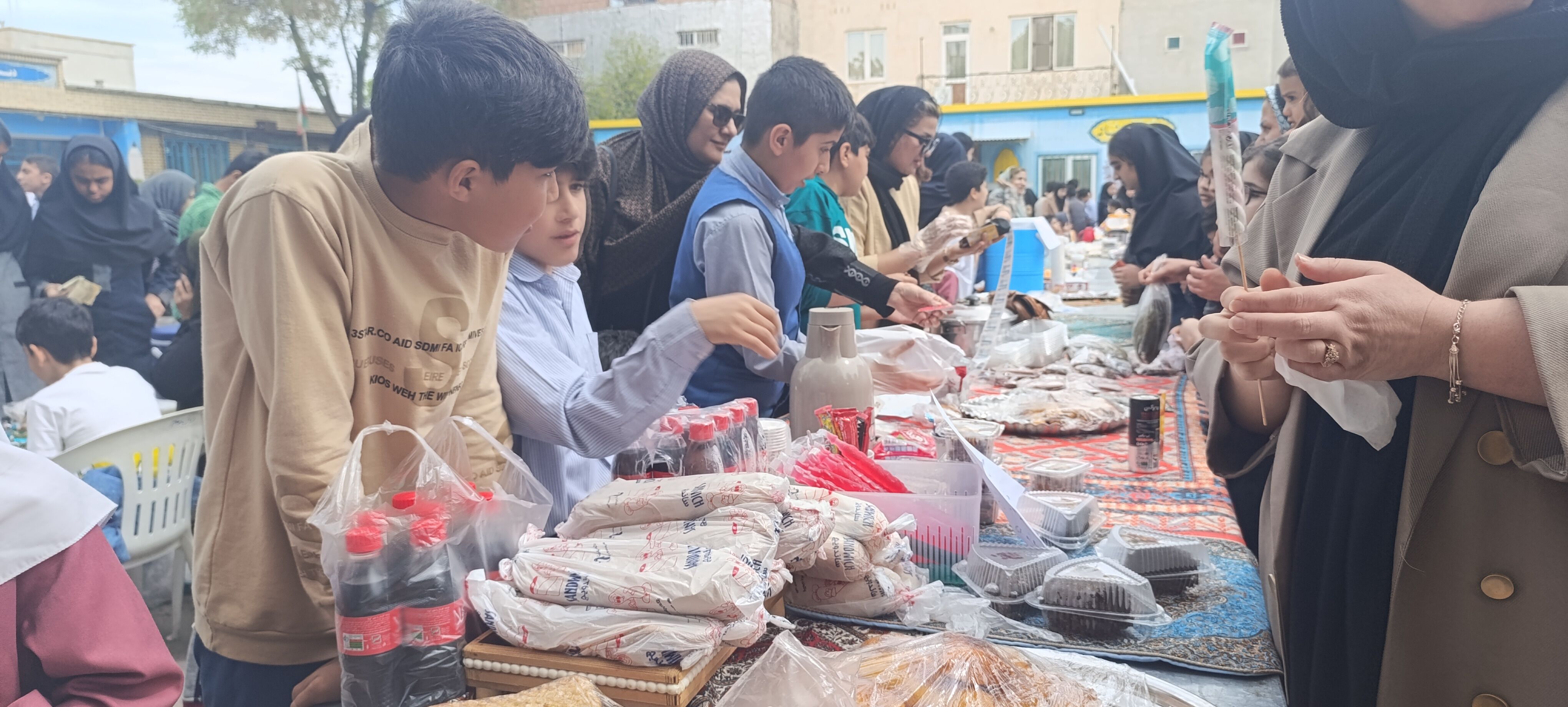 برپایی بازارچه در  دبستان امام جعفر صادق (ع) آشخانه
