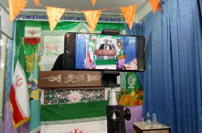 میز خدمت اداره ورزش و جوانان بن در نماز جمعه این هفته شهرستان بن