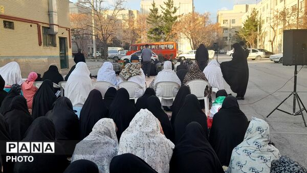  اقامه نماز باشکوه عید فطر در مسجد قائم‌المهدی جاهدشهر