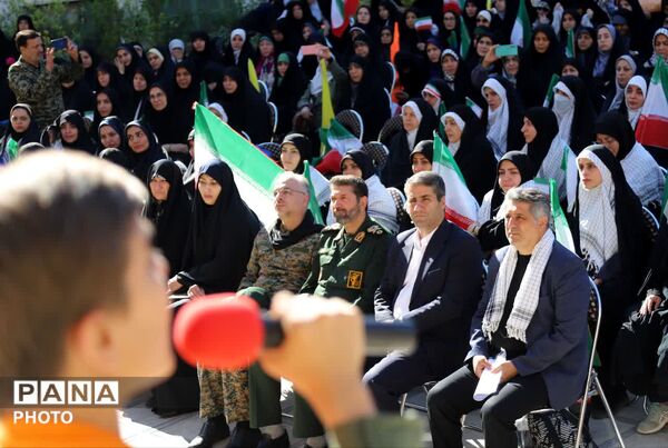 مراسم صبحگاه مشترک بسیج فرهنگیان تهران بزرگ در اداره کل آموزش و پرورش