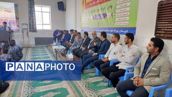 مراسم هفته گرامیداشت پدافند غیرعامل در دبیرستان دور اول صدرا مهریز