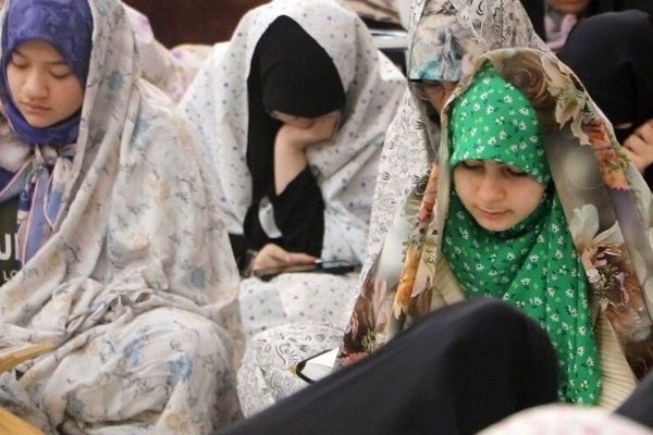 اعتکاف دانش آموزی در مسجد جوادالائمه (ع)؛سفری به قلب عبادت