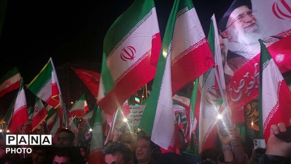 جلوه‌هایی از حماسه حضور در میدان انقلاب