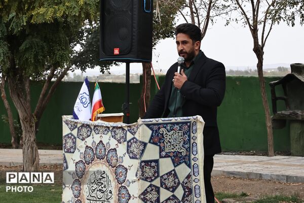 افتتاحیه بازارچه انار و کاپشن در شهر کهک