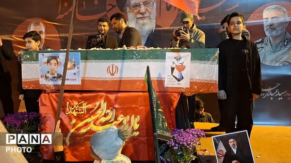 آیین وداع با پیکر دانش آموز شهید محمد حسین دهقان در قم